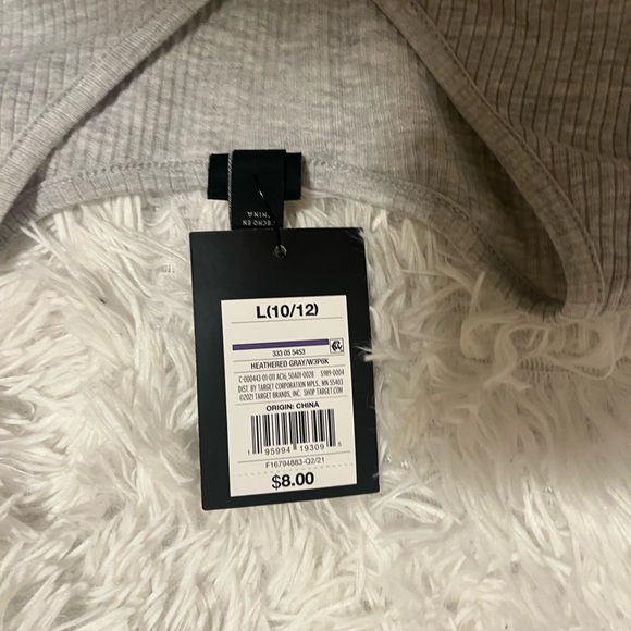 heathered grey, slight v-cut. size: L 10/12 . little flare on arms and bottom. - Picture 4 of 7